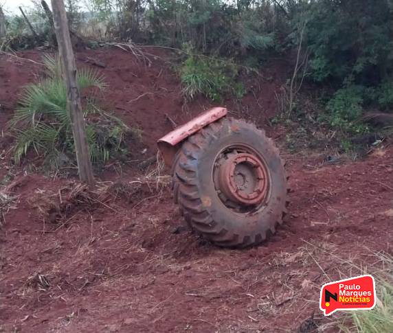 Acidente envolve automóvel e trator na RS-342 entre Ijuí e Catuípe - foto 3