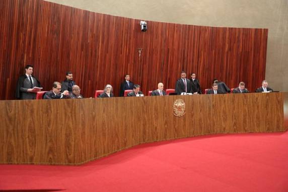 Ex-presidente é acusado de abuso de poder político e fazer uso indevido dos meios de comunicação