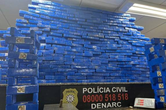 Conforme investigação, imóvel era usado como depósito de facção criminosa que atua na cidade