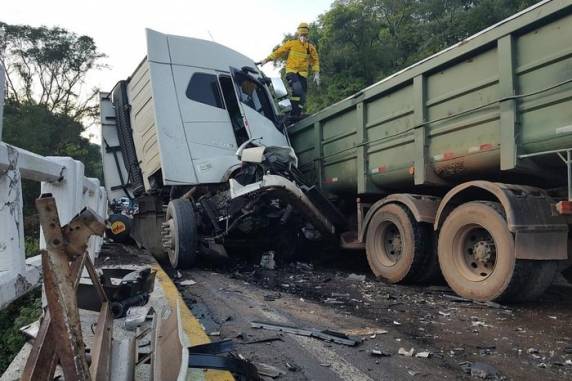 Acidente deixa um morto na RS-446, entre Carlos Barbosa e São Vendelino - foto 3