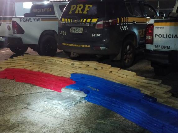 PRF e BM prendem traficante com carga de quase meia tonelada de maconha em Cruz Alta - foto 2
