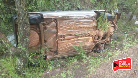 Motorista escapa ileso após saída de pista na BR-472 em Três de Maio - foto 3
