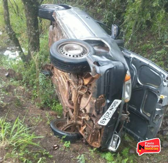 Motorista escapa ileso após saída de pista na BR-472 em Três de Maio - foto 2