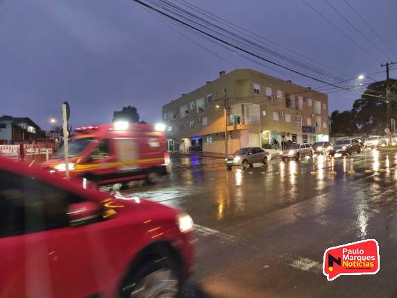 Motociclista fica ferido em colisão traseira no Centro de Três de Maio - foto 3