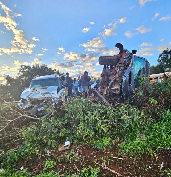Colisão frontal entre Hilux e S10 deixam seis pessoas feridas em São Luiz Gonzaga - foto 2