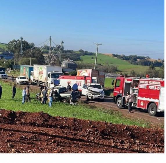 A Polícia Civil e a Brigada Militar também atenderam a ocorrência e orienta o trânsito.