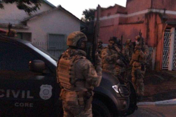 Polícia apreende notebooks e documentos de suspeitos de manipulação de jogos de futebol - foto 4