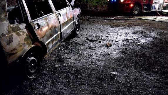 Veículo é encontrado totalmente destruído pelo fogo e com dois corpos carbonizados em Carlos Barbosa - foto 3