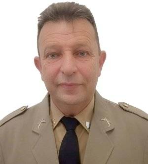 Sérgio Luiz Kuhn, 55 anos, era soldado do 22º BPM e estava conduzindo uma motocicleta em direção ao serviço quando colidiu com um carro