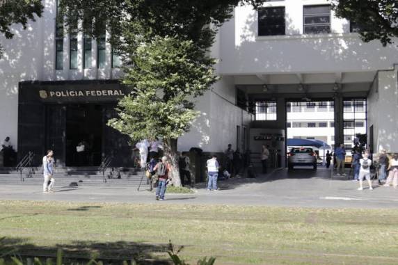 Ex-bombeiro, conhecido como Suel, teria ajudado a ocultar armas de fogo de uso restrito e acessórios pertencentes a Ronnie Lessa