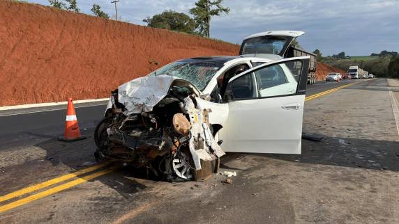 Grave acidente de trânsito deixa três feridos na RS-153 - foto 2