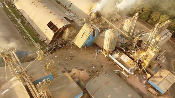 Explosão em silo de cooperativa deixa ao menos quatro mortos e 10 desaparecidos no Paraná - foto 3