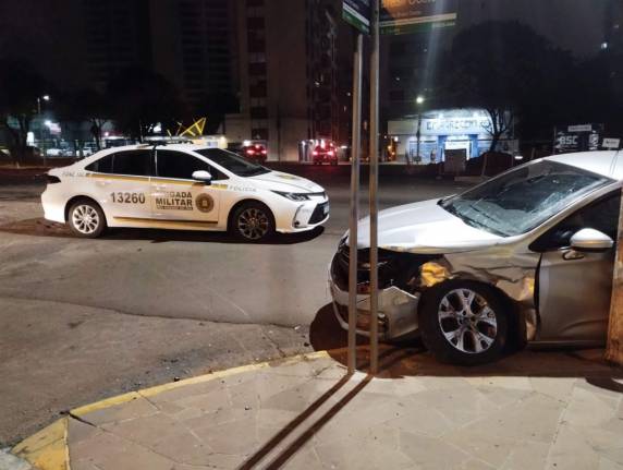 Colisão entre dois carros deixa quatro feridos no Bairro Boqueirão - foto 3