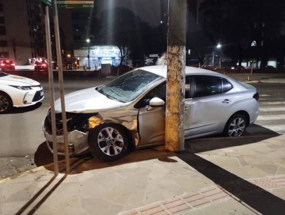 Colisão entre dois carros deixa quatro feridos no Bairro Boqueirão - foto 2