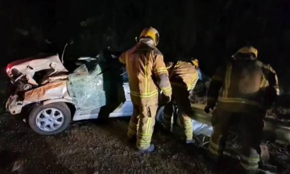 A passageira do veículo, de 18 anos, está em estado grave