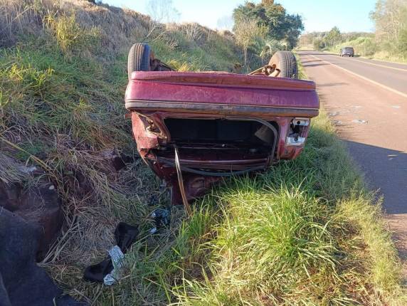 Saída de pista seguida de capotamento na BR-392 em Guarani das Missões - foto 3