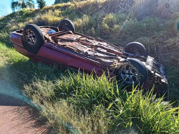 Saída de pista seguida de capotamento na BR-392 em Guarani das Missões - foto 2