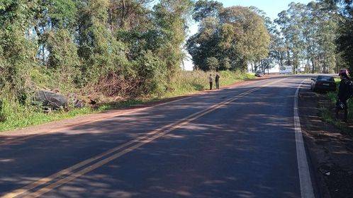 Veículo é abandonado após capotagem na RS-342 em Horizontina - foto 2