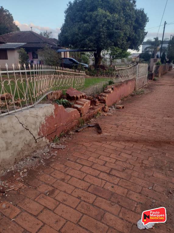 VÍDEO: muro de residência é atingido por veículo pela segunda vez este ano, no bairro Glória em Três de Maio - foto 4