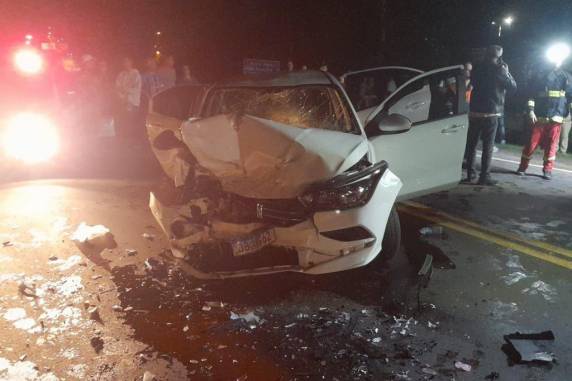 Segundo a Polícia Civil, homem de 30 anos dirigia embriagado; uma mulher ficou gravemente ferida após a colisão e segue hospitalizada