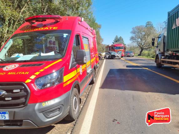 Grave acidente envolve cinco veículos na BR-472, próximo a ponte sobre o rio Santa Rosa em Três de Maio - foto 7