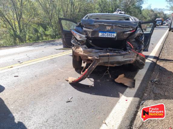 Grave acidente envolve cinco veículos na BR-472, próximo a ponte sobre o rio Santa Rosa em Três de Maio - foto 4
