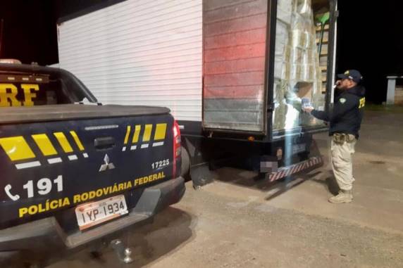 Motorista, que é natural de Canoas, admitiu aos policiais que trazia mercadorias do Uruguai
