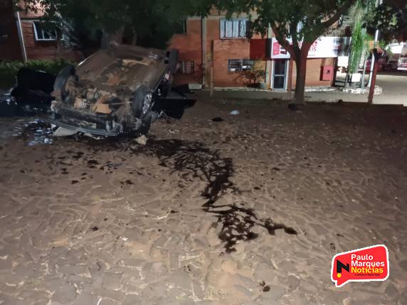 Jovem de 22 anos morre e outros três ficam feridos em capotagem de veículo na RS-342, em Três de Maio - foto 2