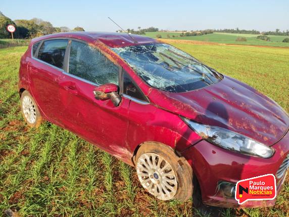 Saída de pista deixa mulher ferida na BR-472 em Três de Maio - foto 3