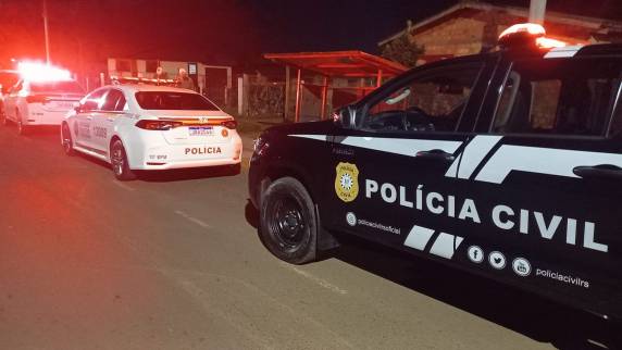 Dois homens forma mortos na noite deste sábado (05)