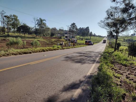 Motorista morre em capotamento de veículo no Oeste de SC - foto 3