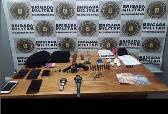 Cinco homens foram conduzidos até a Delegacia de Polícia para o registro