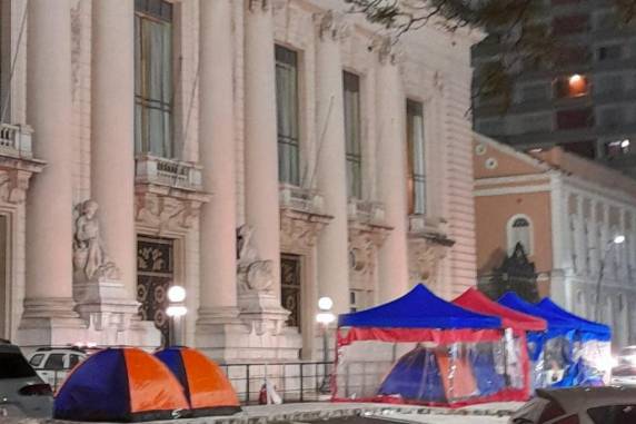 Manifestantes discordam de instrução normativa que deve impor limitações em visitas a presídios
