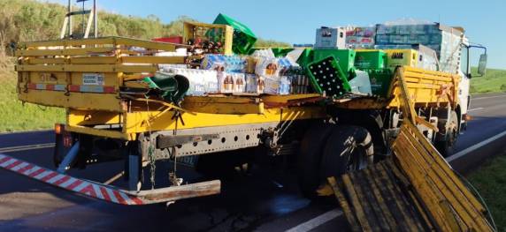 Acidente envolvendo carro e caminhão deixa um homem morto na BR-386 em Carazinho - foto 2