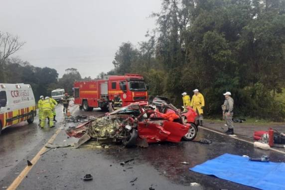 A identidade das vítimas, e as placas dos veículos ainda não foram divulgadas. A ocorrência está em andamento e em breve serão divulgadas mais informações.