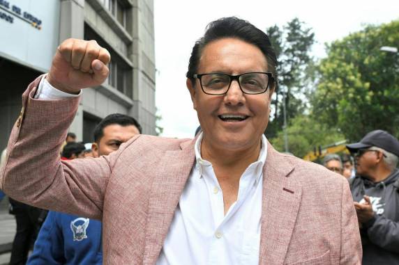 Fernando Villavicencio foi atingido por tiros; após ocorrência, governo do Equador declarou estado de exceção por 60 dias em todo o país e manteve data das eleições