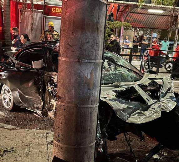 Acidente na zona sul de Porto Alegre deixa quatro pessoas feridas - foto 3