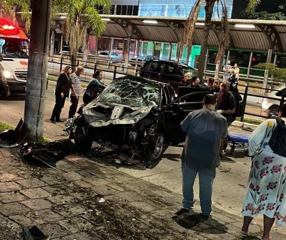 Acidente na zona sul de Porto Alegre deixa quatro pessoas feridas - foto 4