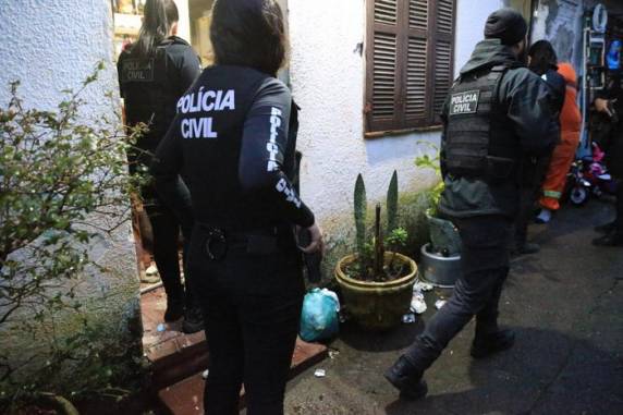Policiais cumprem 18 ordens judiciais contra criminosos que usam redes sociais para telentrega  de entorpecentes