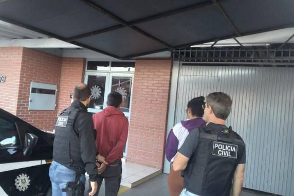 Os dois foram detidos preventivamente neste sábado (12) após exames constatarem lesões nas crianças