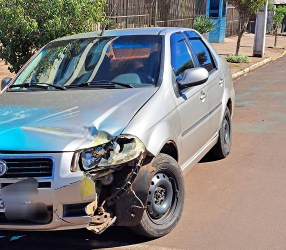 A mulher motorista de um automóvel Fiat Siena e as duas filhas, foram socorridas pelo Samu