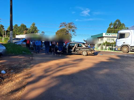 O acidente aconteceu no entroncamento da rodovia com a rua Siqueira Couto