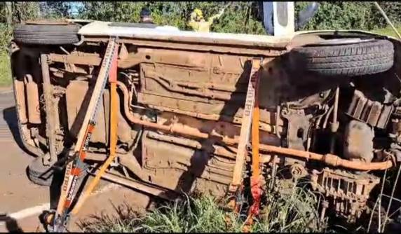 Veículo capota e condutor fica ferido na RS-342 em Ijuí - foto 2