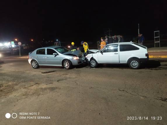 Acidente aconteceu na noite desta segunda-feira, na rua paralela com a BR-282