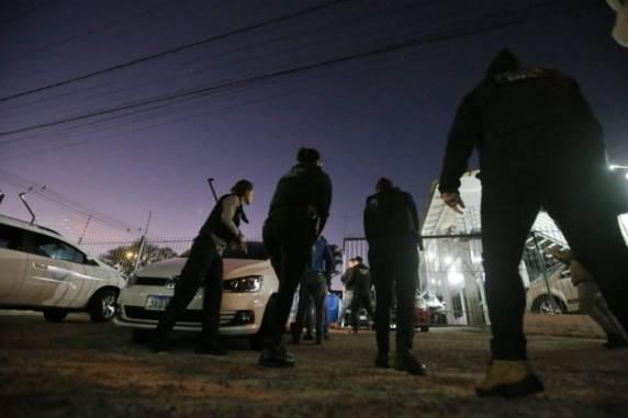 Integrantes de facção com base no Vale do Sinos usavam uma revenda de veículos em Viamão  para transferências de valores. Cerca de 380 agentes cumprem 64 ordens judiciais