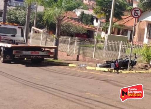 Colisão envolveu caminhonete e moto