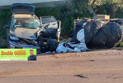 O acidente aconteceu na Vila Barreira e resultou em três vítimas. 