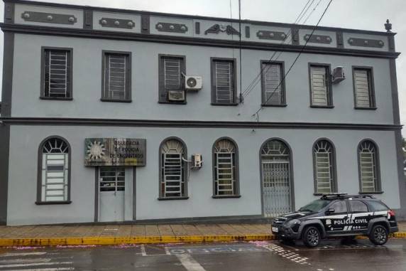 Suspeito trabalhava em uma clínica, onde teria abusado de uma mulher de 43 anos