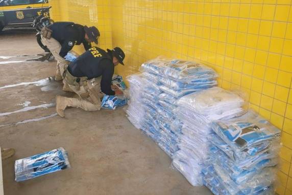 Suspeitos são de Porto Alegre e foram abordados em Passo Fundo; polícia acredita que eles traziam produtos do Paraguai