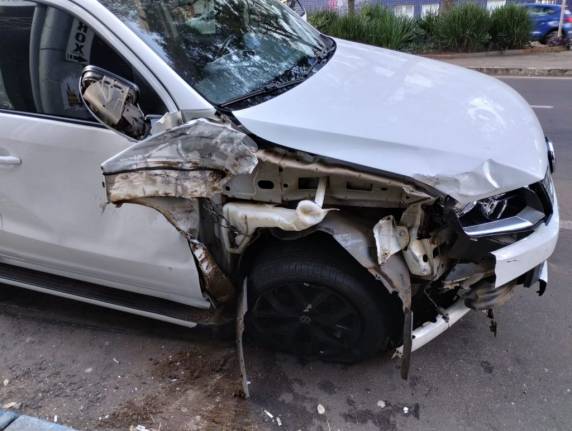 Amarok em alta velocidade atinge dois veículos estacionados no centro de Passo Fundo - foto 3